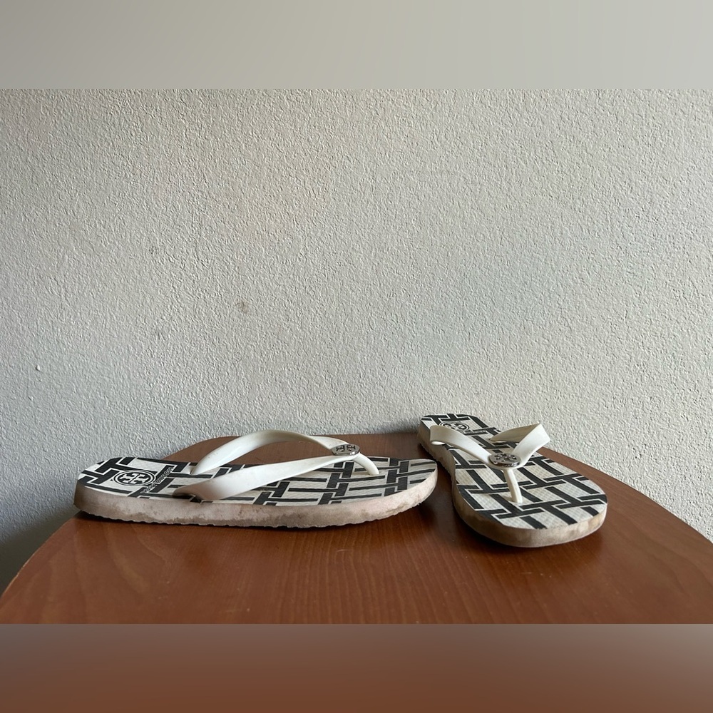 Tory Burch Monochrome Patterned Flip Flops Black/White Women's Size 6.5 Summer